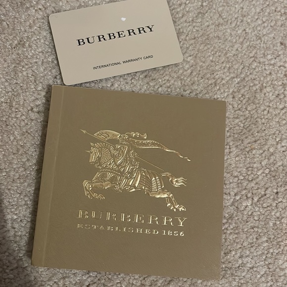 Real Burberry watch in gold with leather printed strap. - Picture 7 of 7